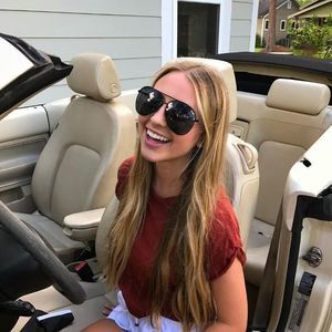 Meet your Posher, Caroline